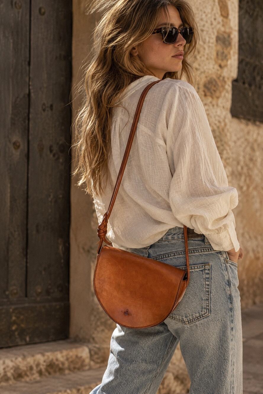 IL Bisonte Cognac Leather Crescent Crossbody Purse Snodo Bag Camel Tan